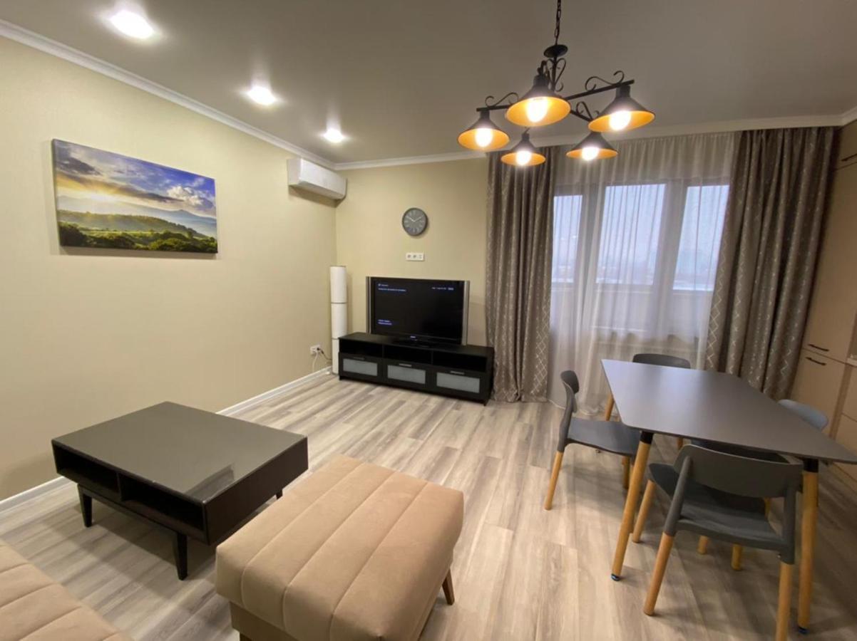 Vip Apartment Mountain View 阿拉木图 外观 照片
